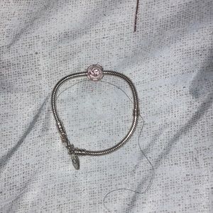 Kid pandora bracelet with a cupcake charm